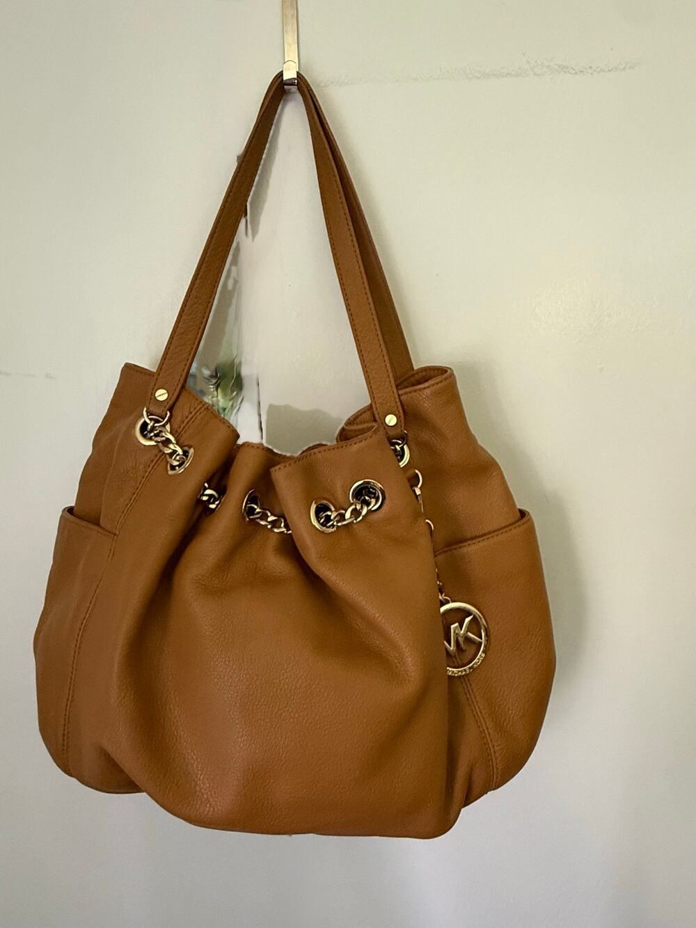 Designer Michael Kors Tan Leather Jet Set Chain Ring Tote Hobo Bag Trendy Purse
